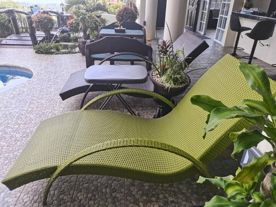 טגאיטאי Avana Hills Tagaytay Villa מראה חיצוני תמונה