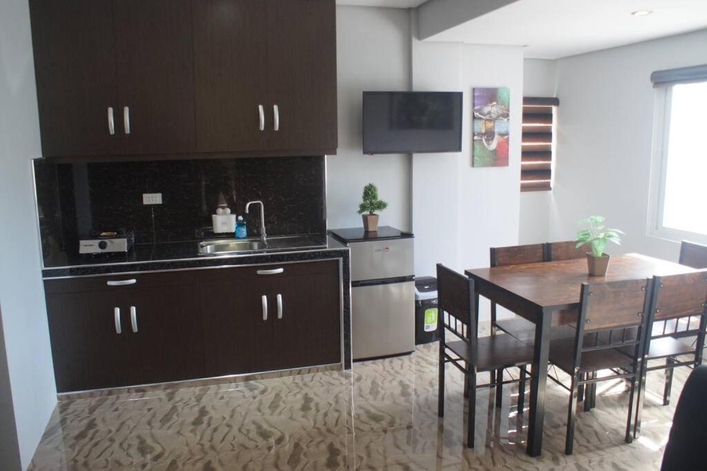 טגאיטאי Avana Hills Tagaytay Villa מראה חיצוני תמונה